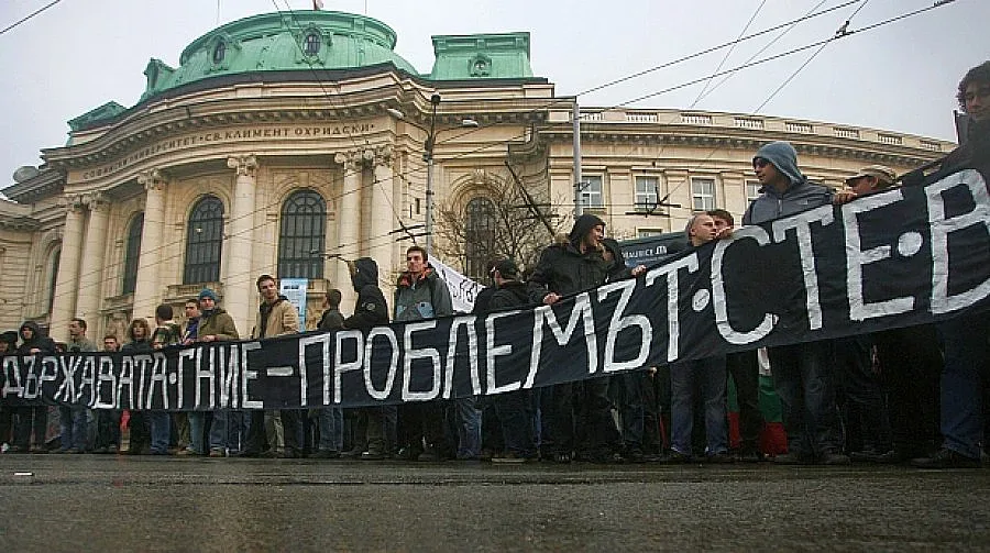Студенти на бунт срещу таксите