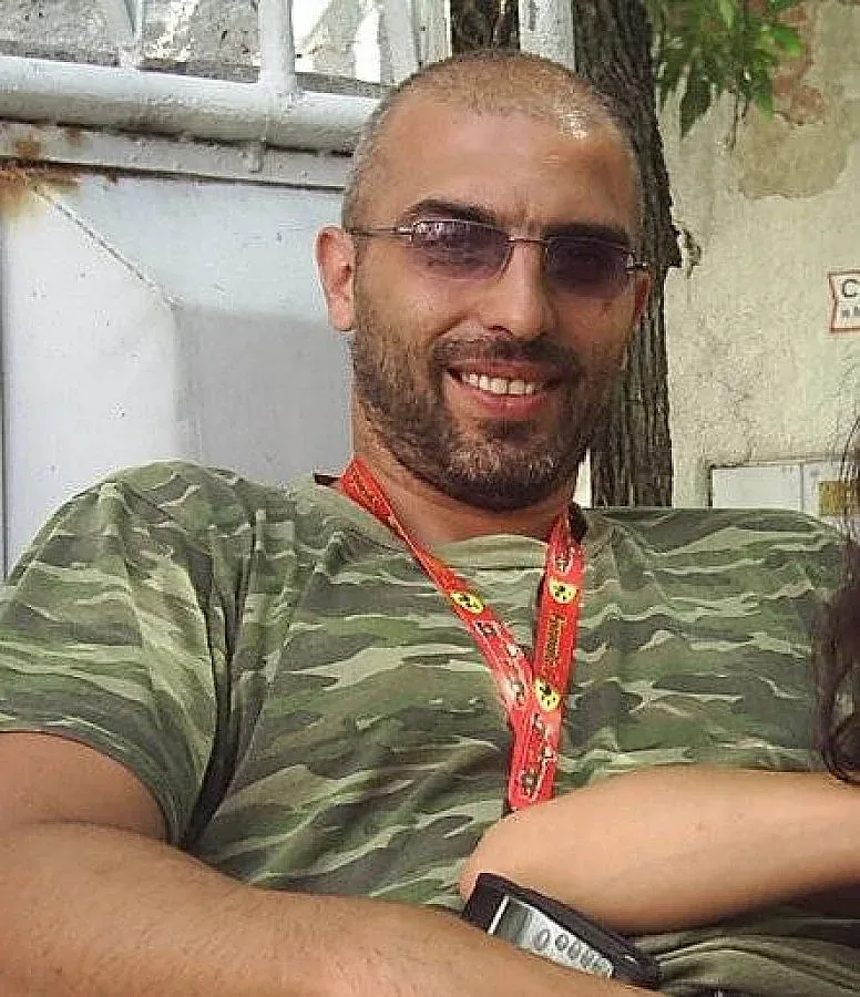 От фейсбук до барикадите