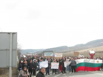 Глобяват блокадата на Е-79 за хулиганство