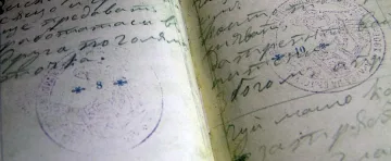 Ученици преписват тефтерчето на Апостола