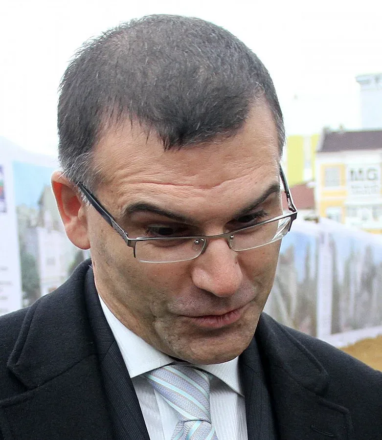 Ройтерс: Борисов махна спестовника предизборно