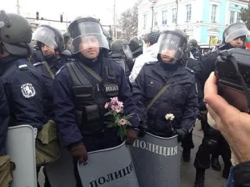 МВР синдикат зове полицаите да се свалят щитовете