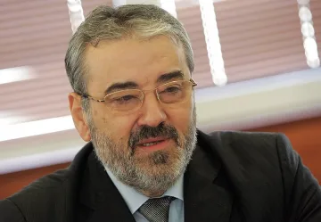 Винят Семерджиев в конфликт на интереси