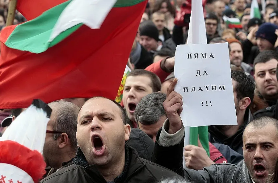 Дупница клонира барикадите