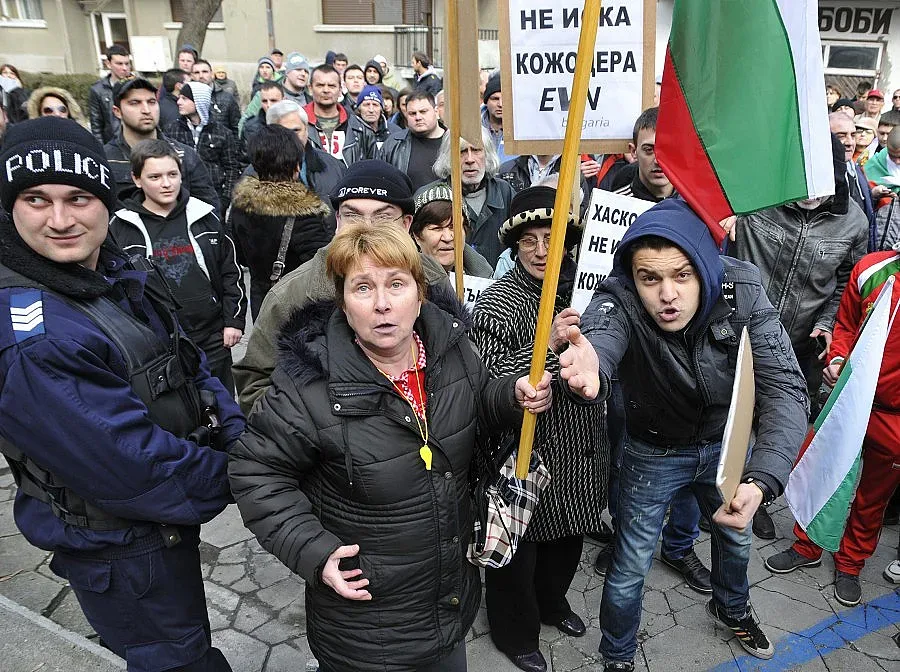 Яйца и на протеста в Хасково