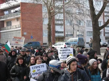 Добрич протестира с химна