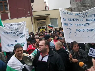 Депутат едва отърва линча във Враца