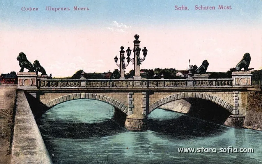 Лъвов мост още кърви