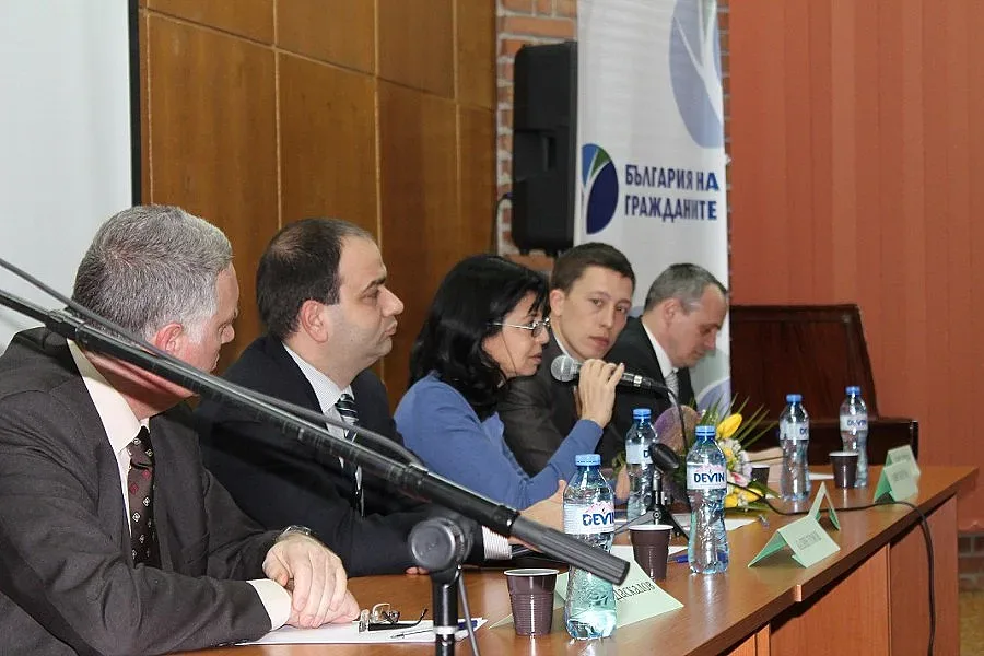 Кунева: ДКЕВР и държавата са абдикирали от функциите си