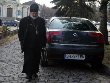 Среднощно наддаване за нов патриарх