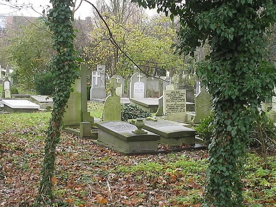 Бездомник спи в гроб от 15 години