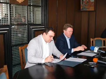 Кмет даде рамо на бунта за тока 