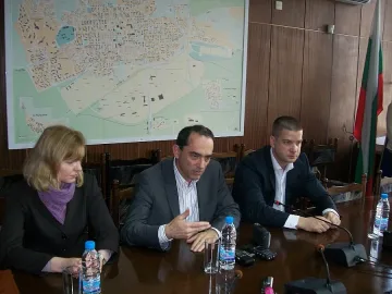 Стягат европазар под липите