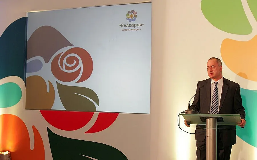 Дават новото лого без пари