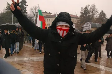 Прогониха провокатор на протест за тока