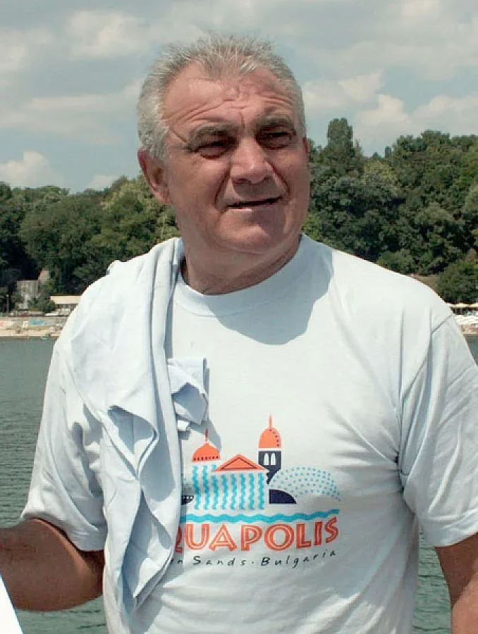 Наръганият футболист пак най-отпред на бунта