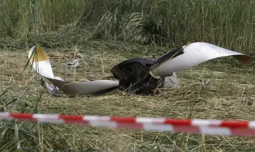 Разби се самолет с футболни фенове