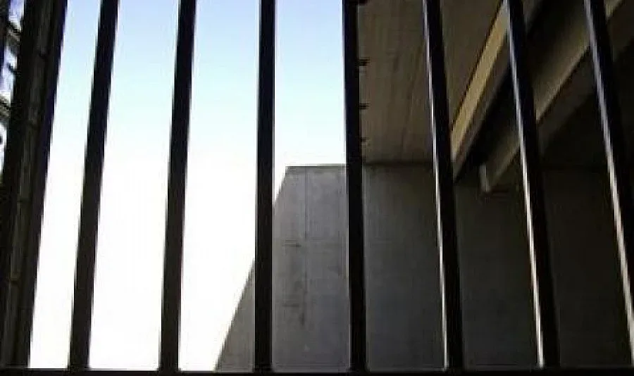 Израел съобщи за обесил се затворник, вербуван от Мосад