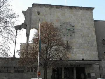 Мъченици или хитреци  