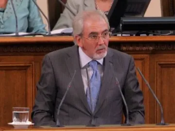 Местан стяга редиците за вота