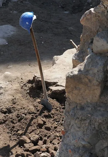 Набиха шериф с лопата