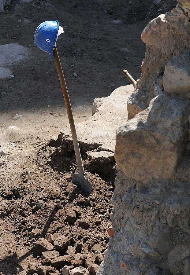 Набиха шериф с лопата