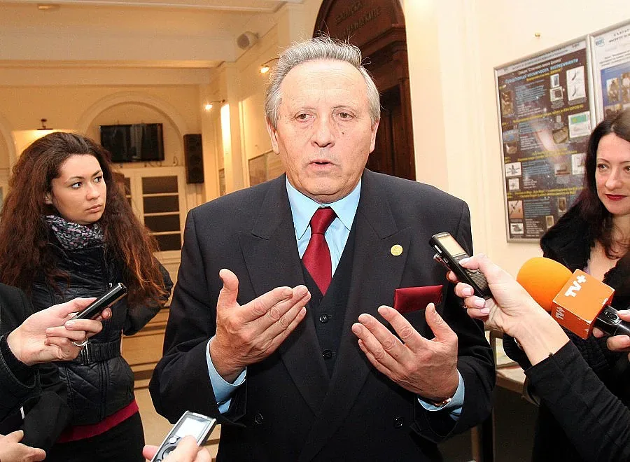 Дъжд от оставки в научния фонд