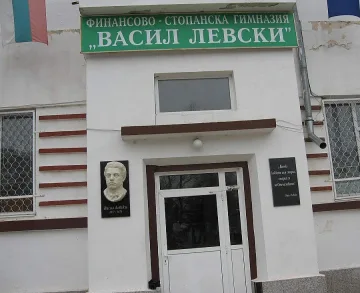Ученици преписват тефтерчето на Апостола