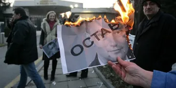 Поискаха оставката на Николай Младенов