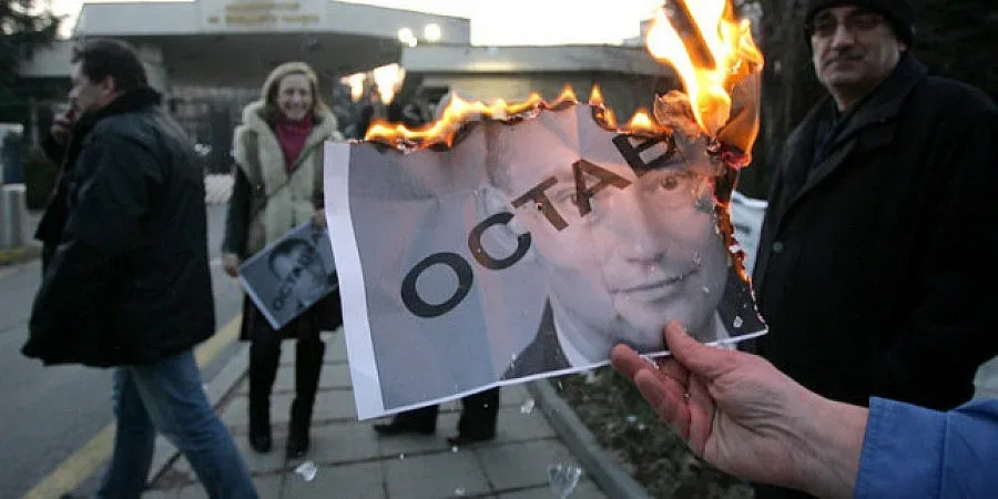 Поискаха оставката на Николай Младенов