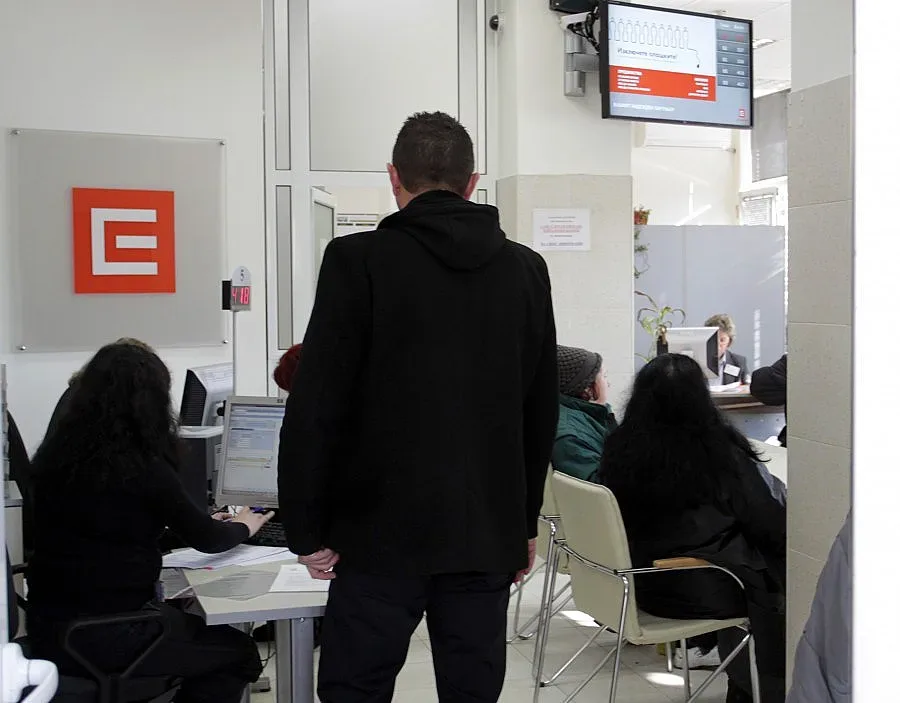 Политици надничат от сметките за ток 