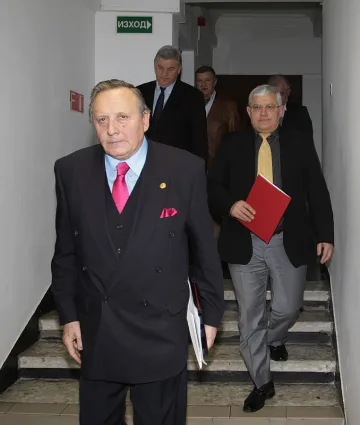 Учени искат оставка и на Воденичаров