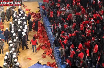 Кръв оплиска баскетболни финали