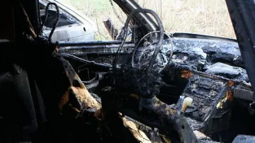 Заляха с бензин и подпалиха кола в Сандански