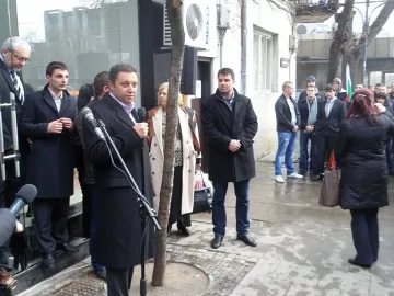 Яне Янев осигури адвокати срещу ЧЕЗ
