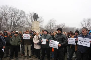 И в Лом крещят: ИзЧЕЗвайте!