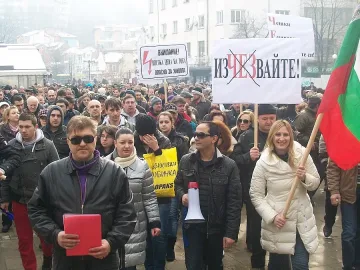 3000 плашат с блокада на магистрала заради ЧЕЗ