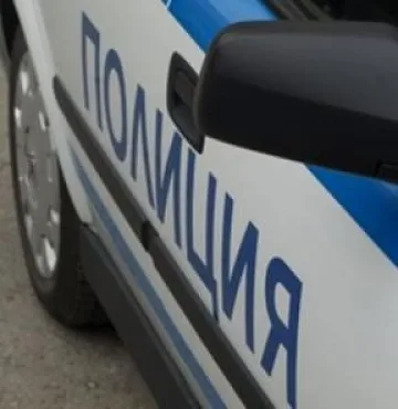 Двама младежи ранени при удар на „Голф” в стълб