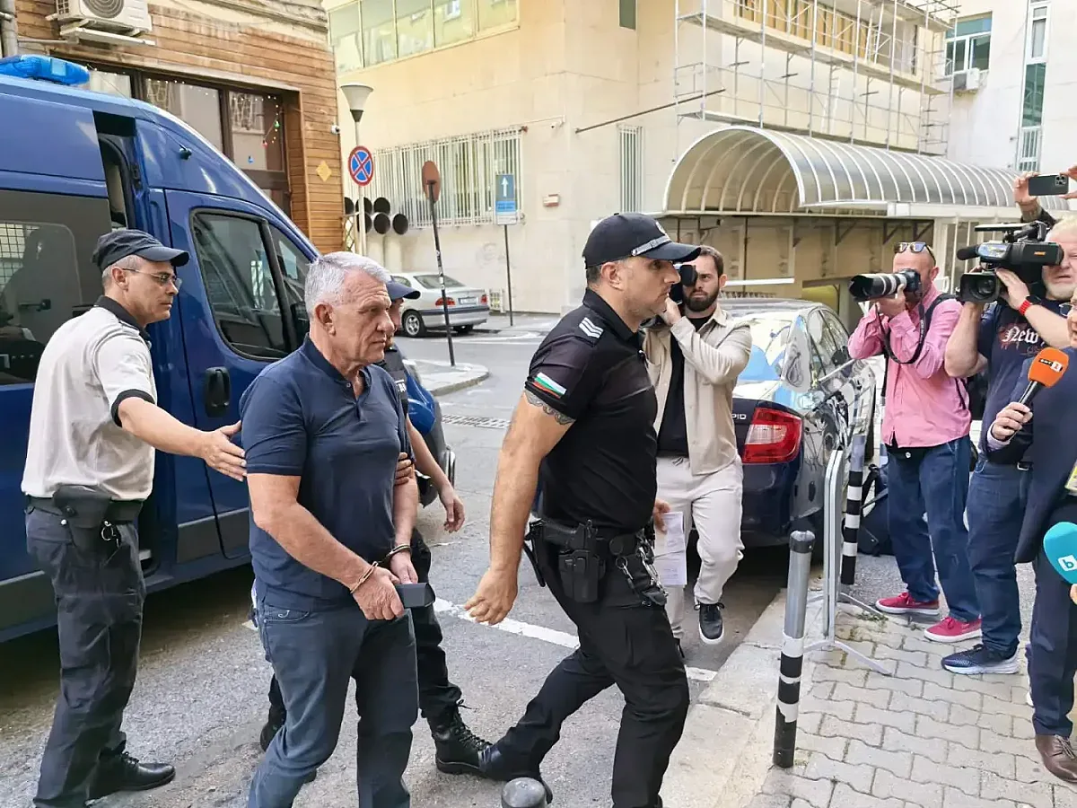 Паскал на разпит. Първи СНИМКИ