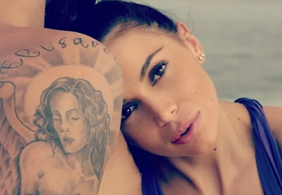 Алисия съблече Ники Михайлов