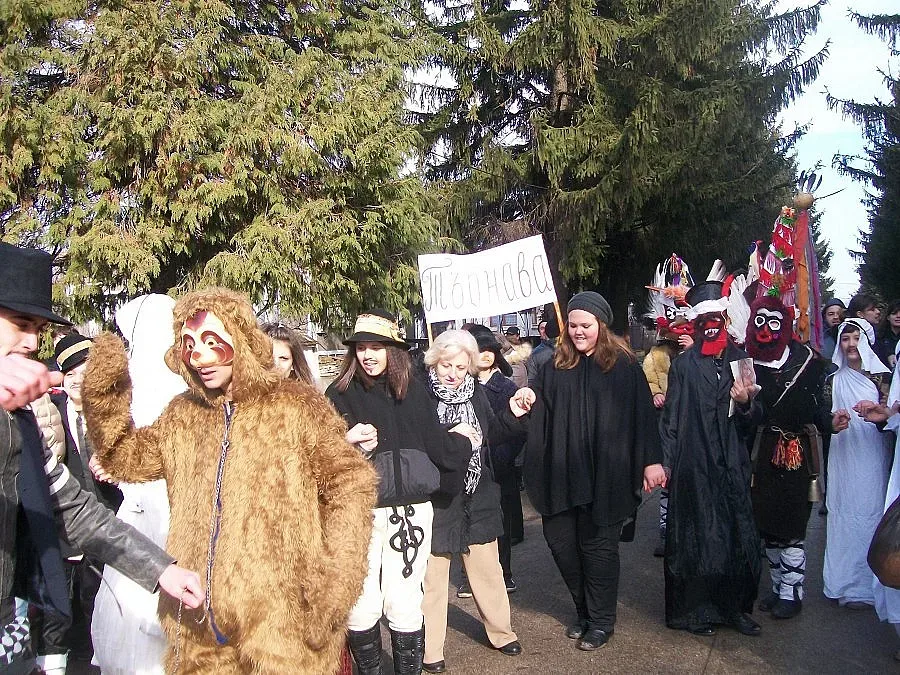 Маскирани плетат заговор срещу злите сили