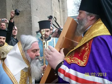 Златен кръст помага на Кирил за патриарх