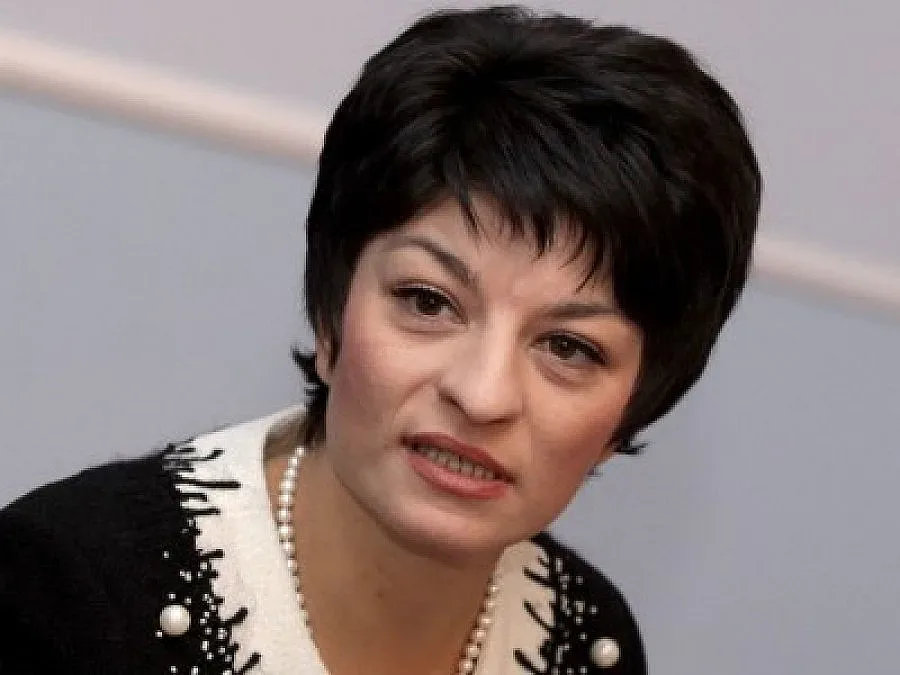 Следят на 6 месеца цените на лекарствата