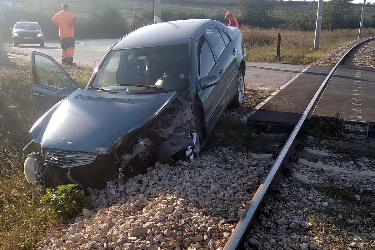 Пиян с мерцедес не видял влака, блъснал го