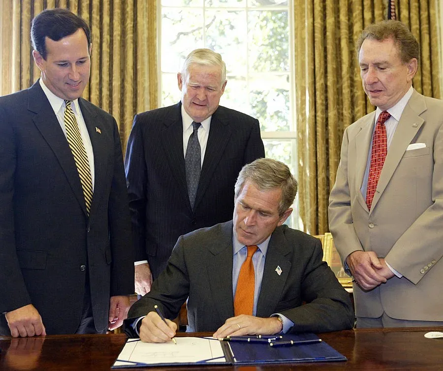 Хакнаха пощата на Джордж Буш