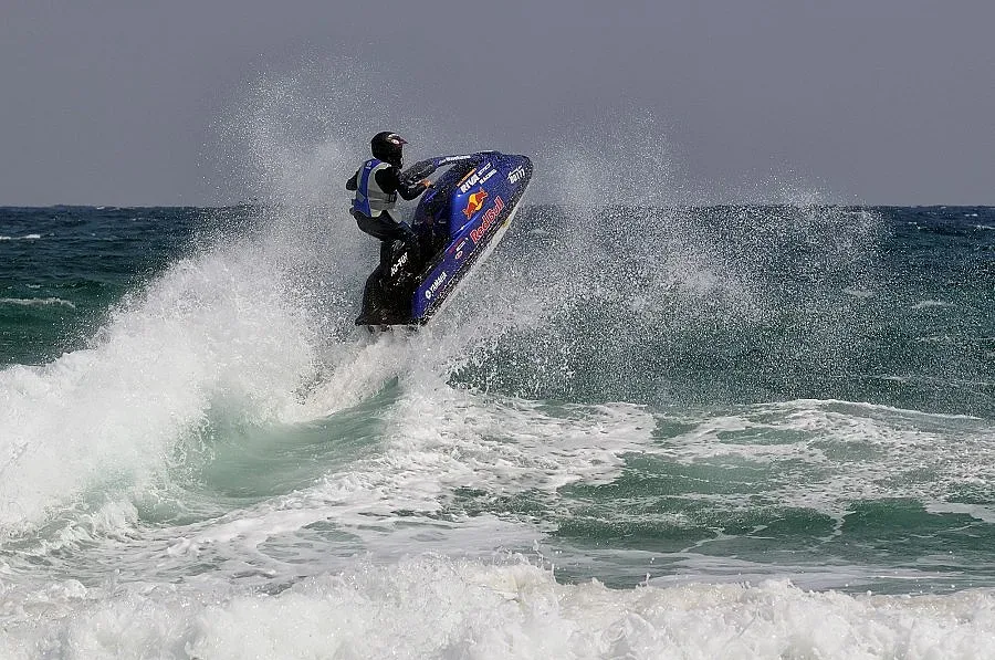 Румънци пълнят морето за 8 март