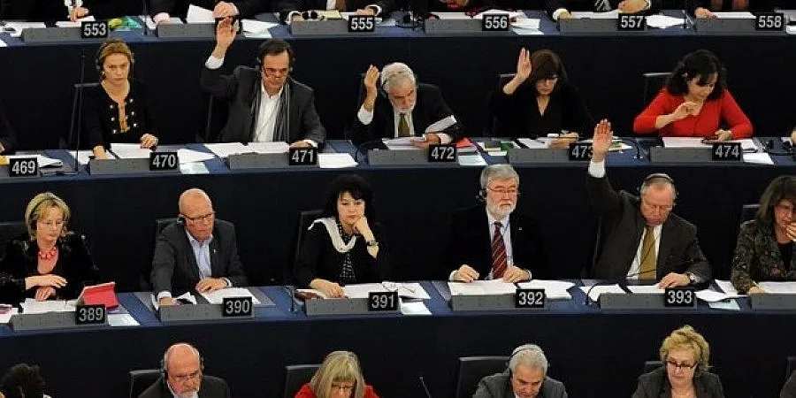 Европарламентът осъди покушението на Доган