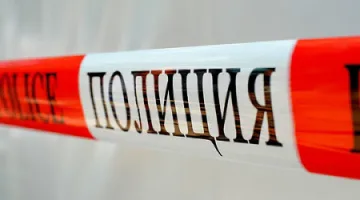 Взрив проби 30 см дупка в къща