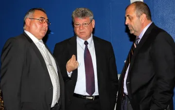 Трима писали в папка "Буда"  