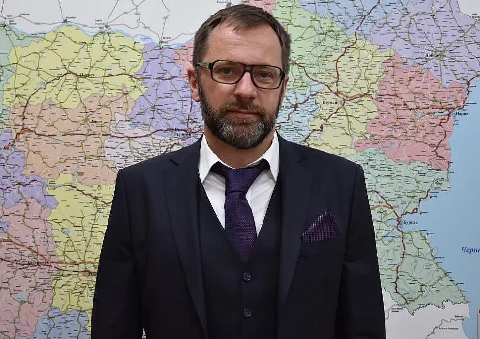 Скандалът трещи! Председателят на УС на АПИ скочи на Петков